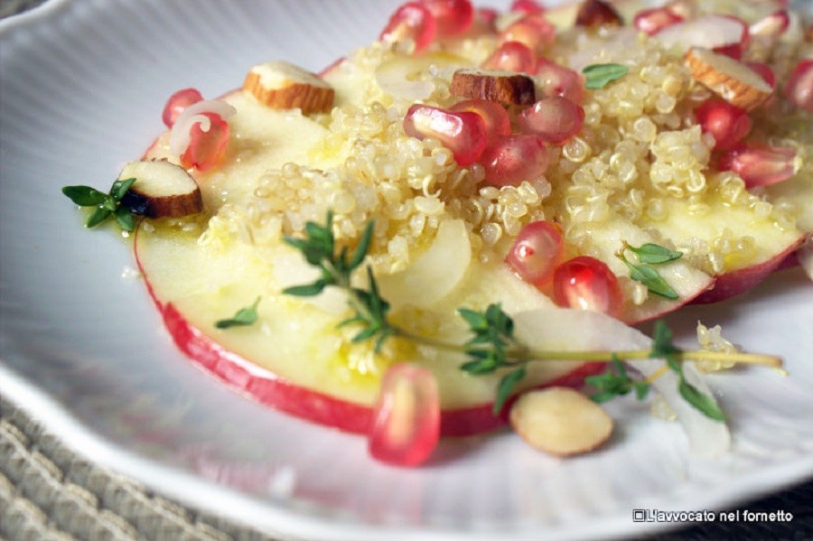 Insalata di mele e quinoa