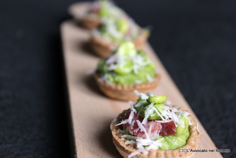 mini crostatine con macco di fave e pecorino