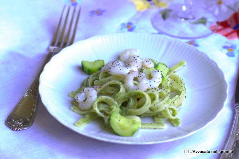 Fettucce con crema di zucchine e gamberetti