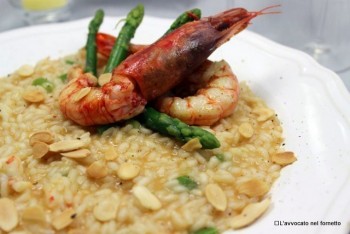 Risotto con gamberi e asparagi