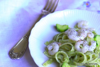 fettucce con crema di zucchine e gamberetti