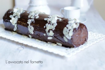 Rotolo al cioccolato e mandorle